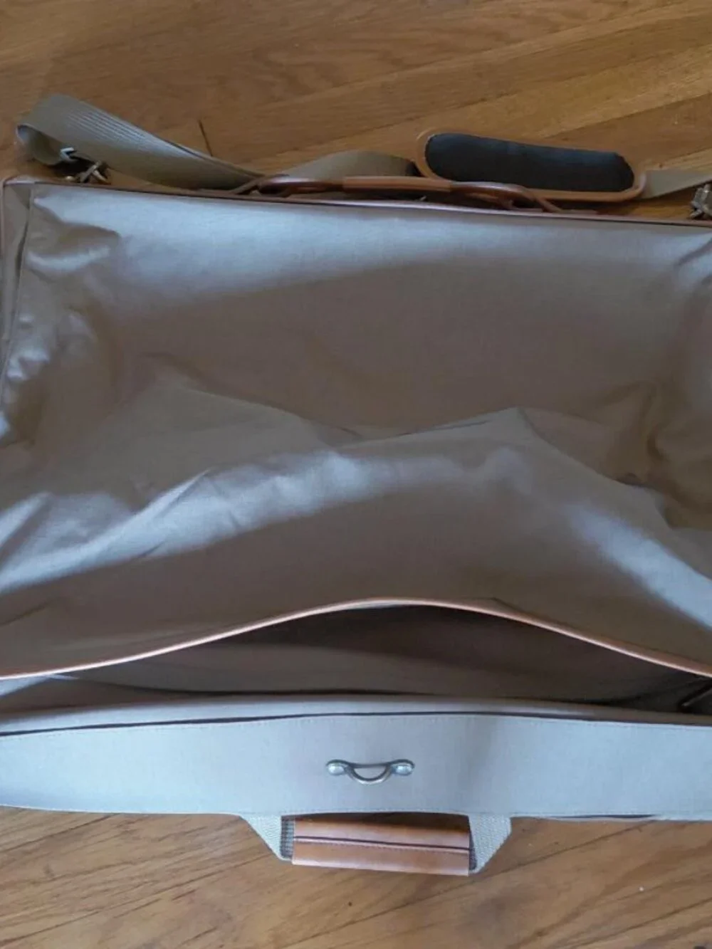 Features 2 deep front pockets with exterior/ interior zipper compartments galore